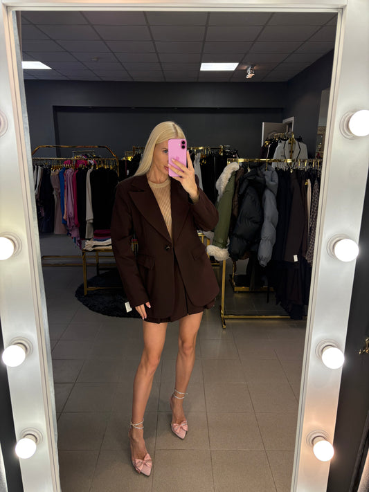 Įliemenuotas švarkas