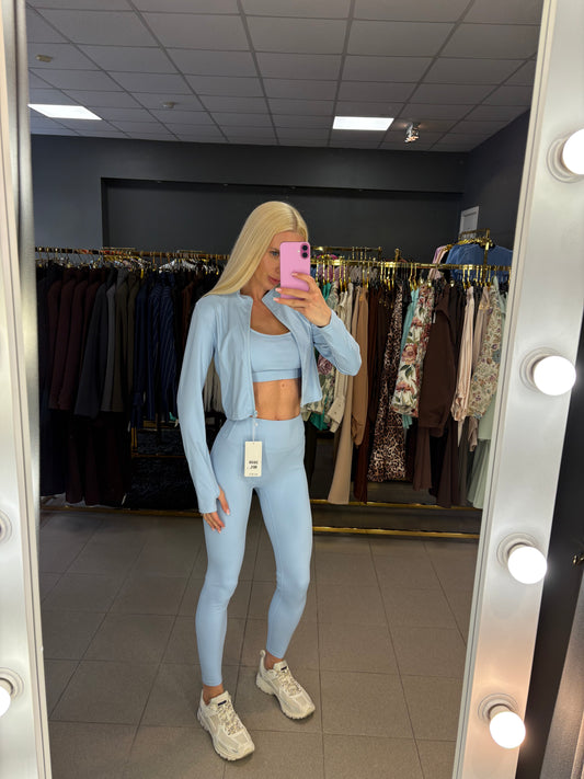 Trijų dalių sportinis kostiumėlis