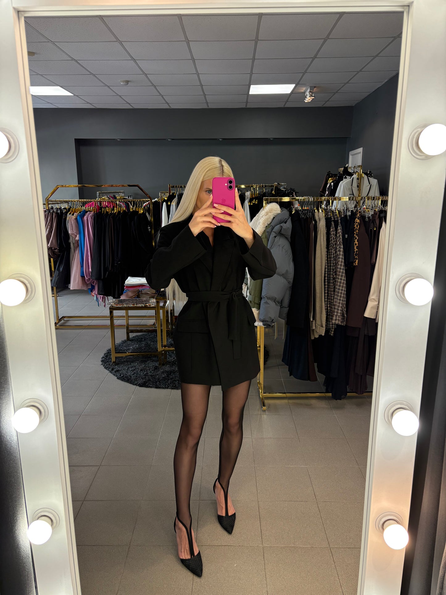 Tamprės per piršta