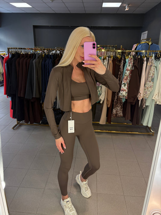 Trijų dalių sportinis kostiumėlis