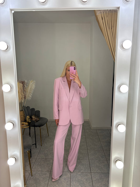 Dviejų dalių kostiumėlis aukštoms merginoms