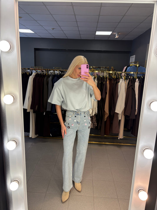 Džinsai dekoruoti gėlėmis