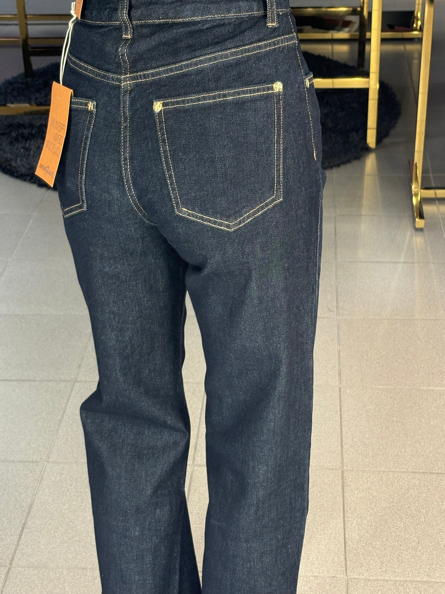 Tamsiai mėlyni džinsai