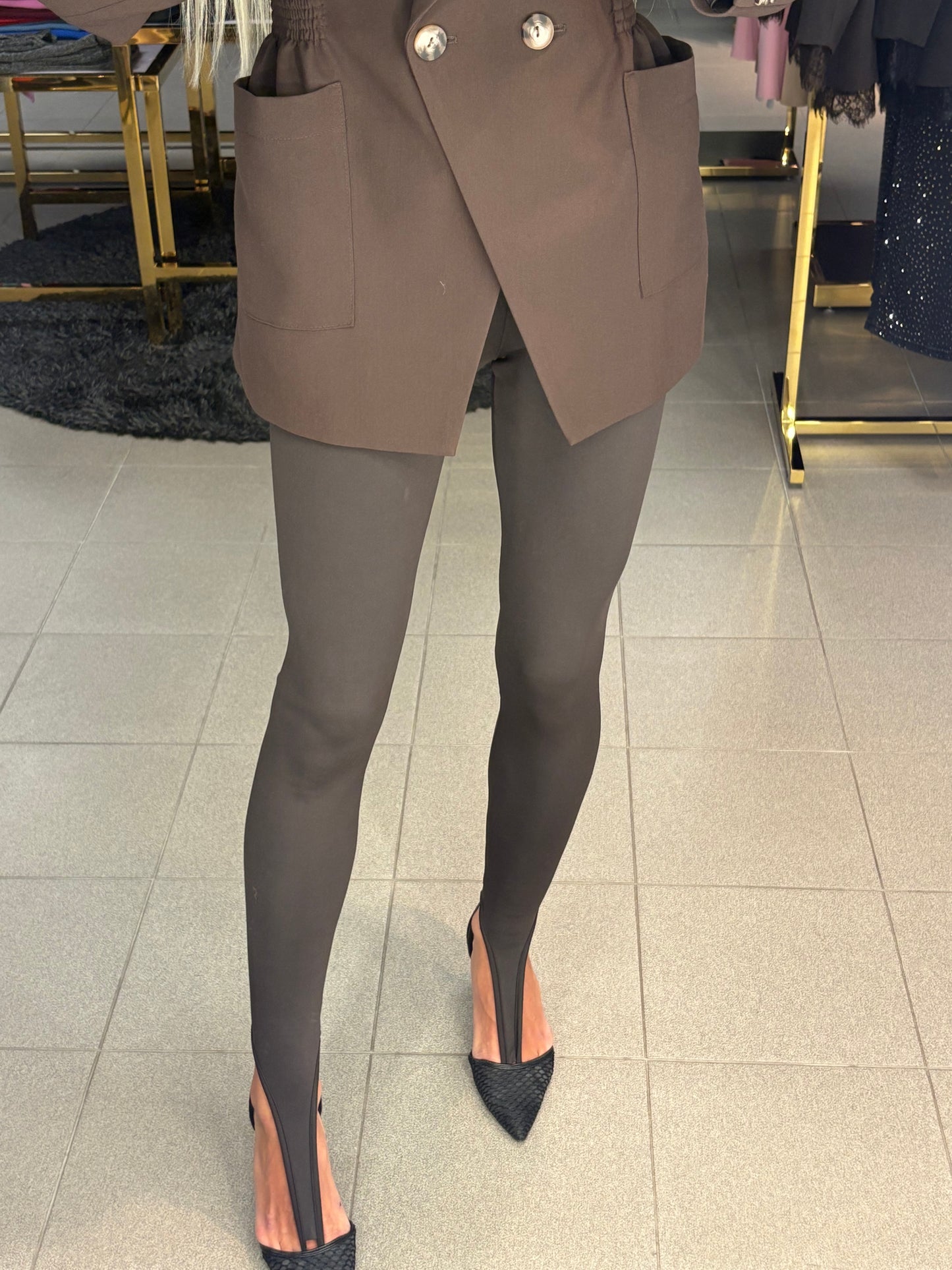 Šokolado spalvos tamprės