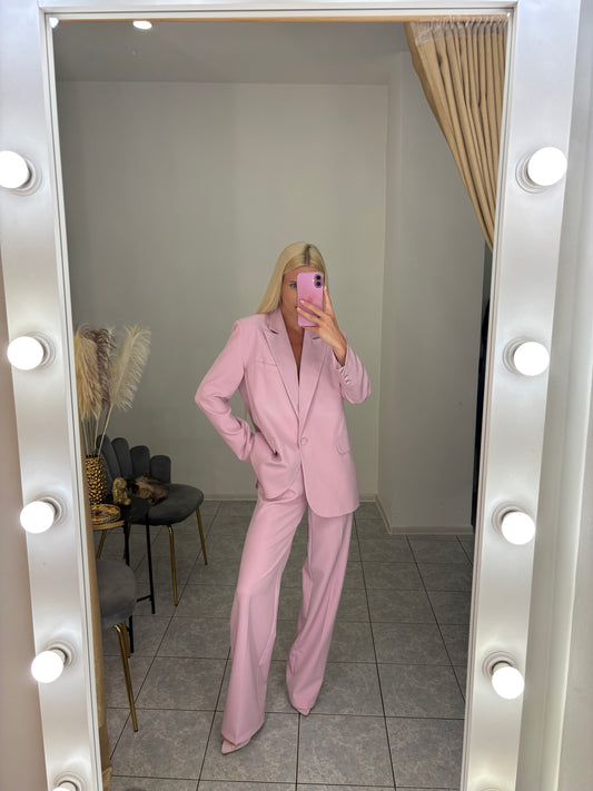 Dviejų dalių kostiumėlis aukštoms merginoms