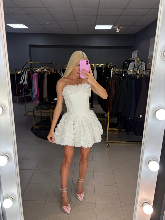 Korsetinio modelio suknelė