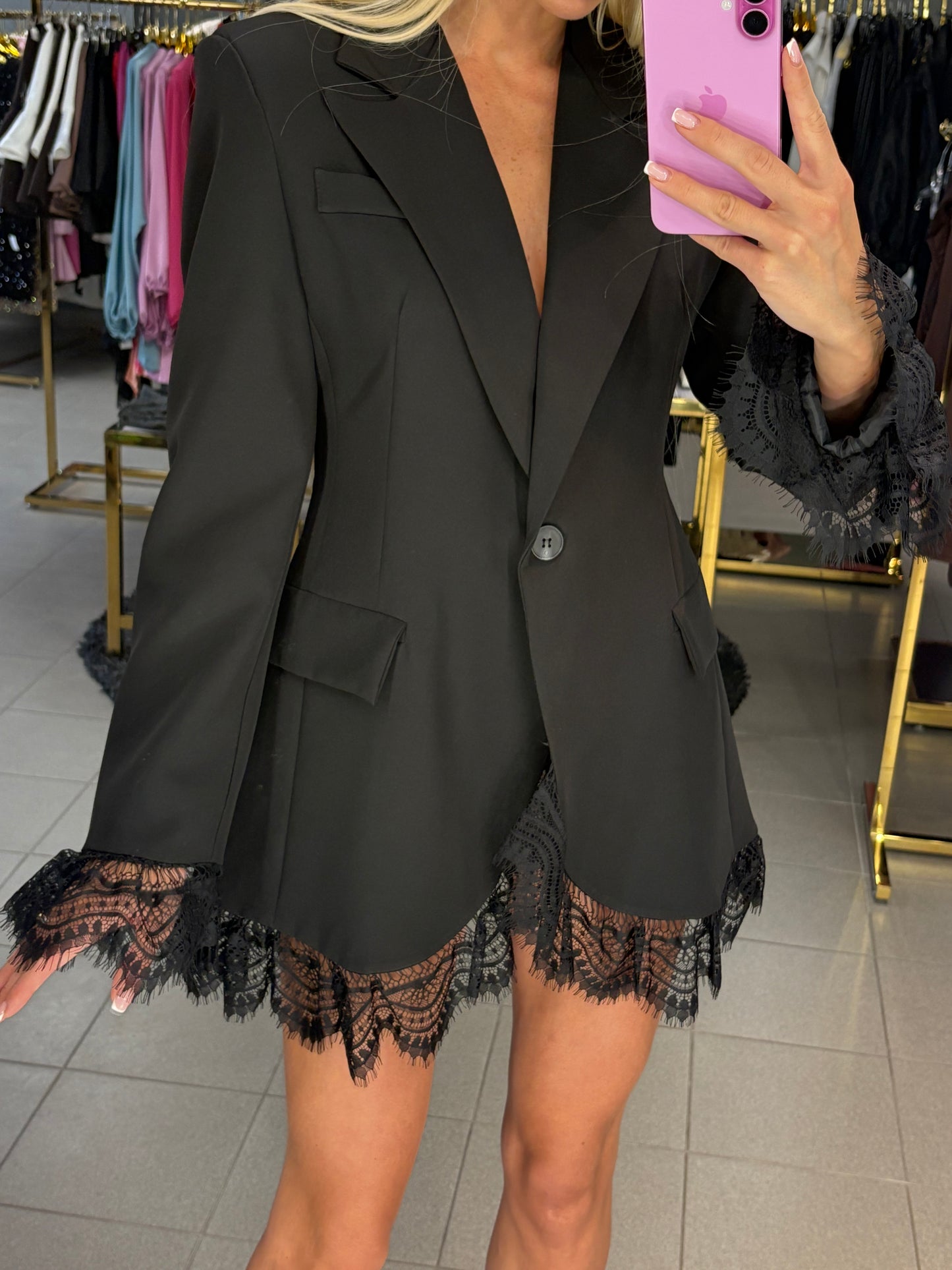 Švarkas su gipiūro detalėm