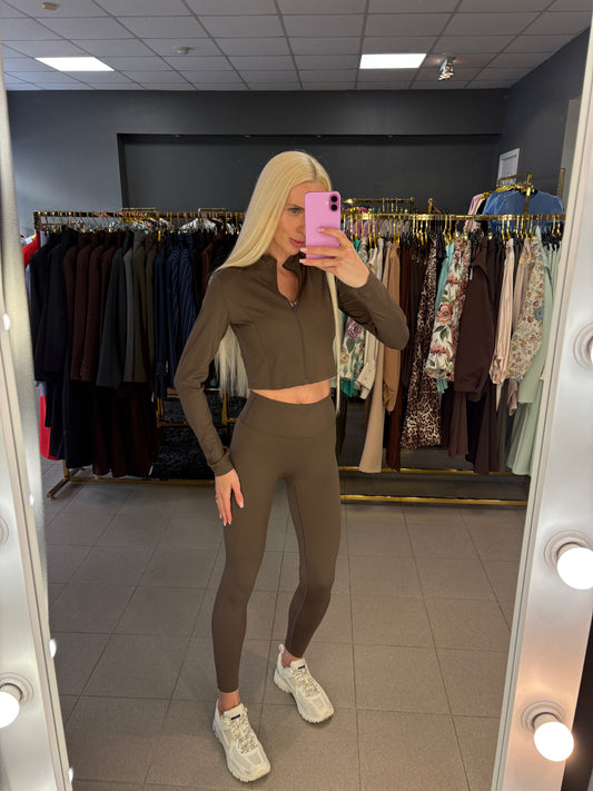 Trijų dalių sportinis kostiumėlis