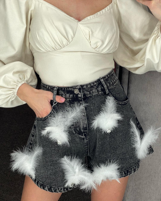 Džinsiniai šortai su plunksnomis