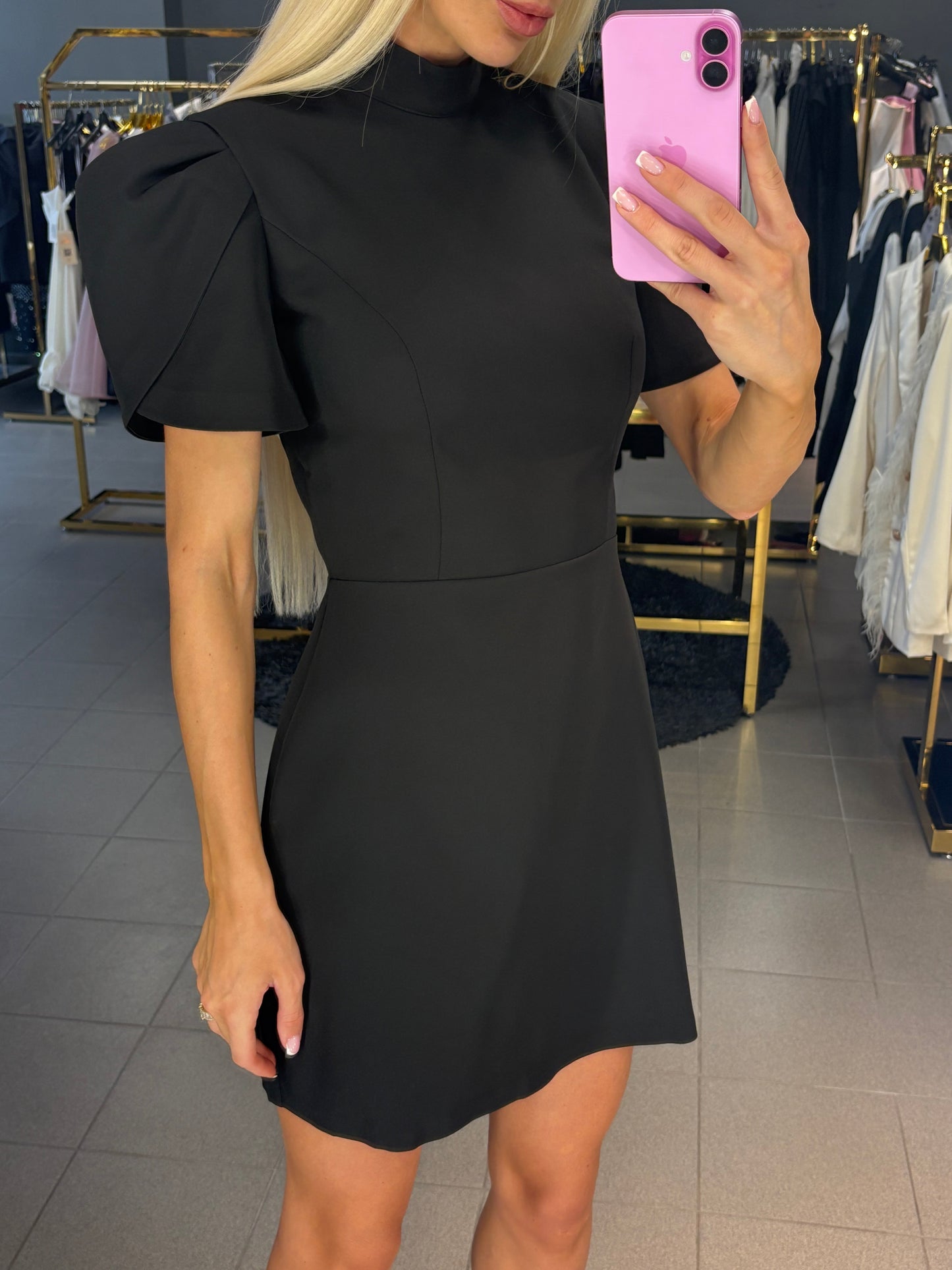 Suknelė atvira nugara