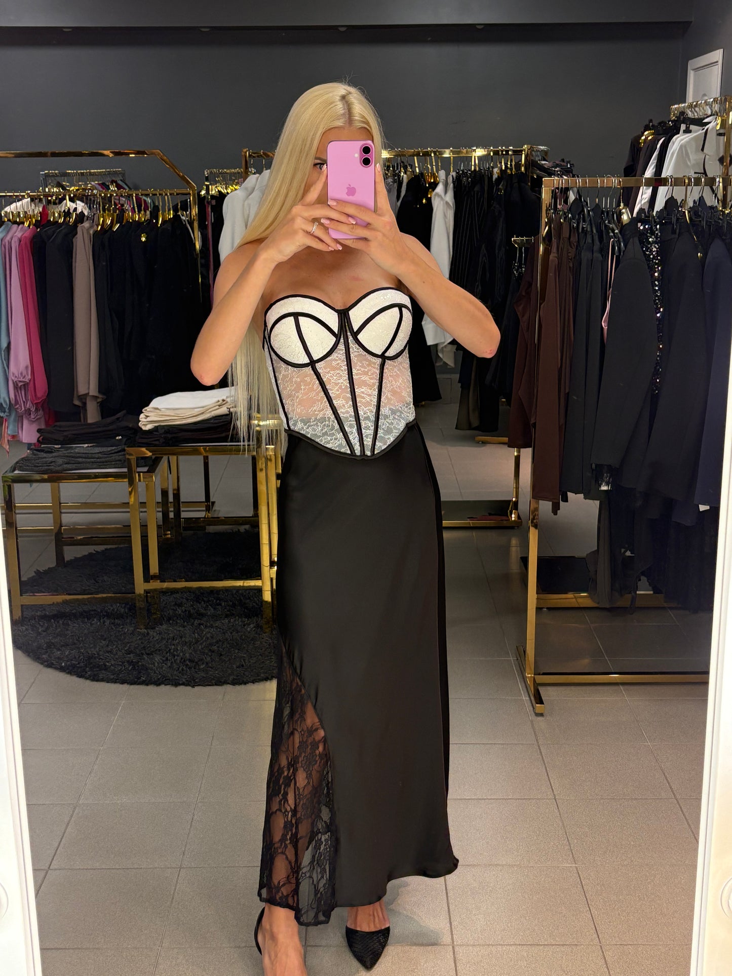 Satino sijonas su gipiūru