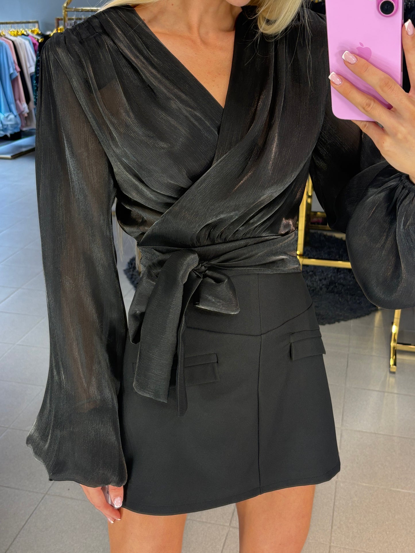 Sijonas (po apačia šortukai)