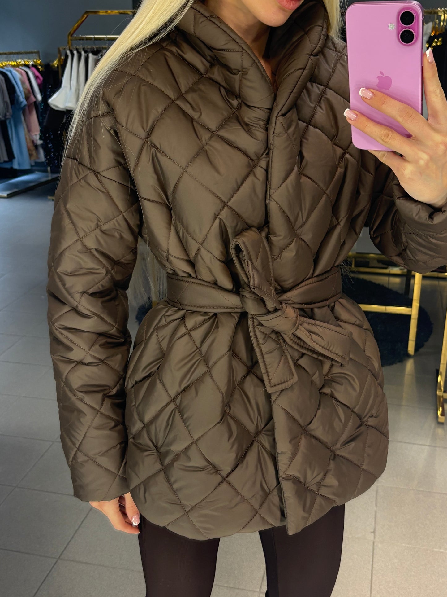 Šokolado spalvos striukė