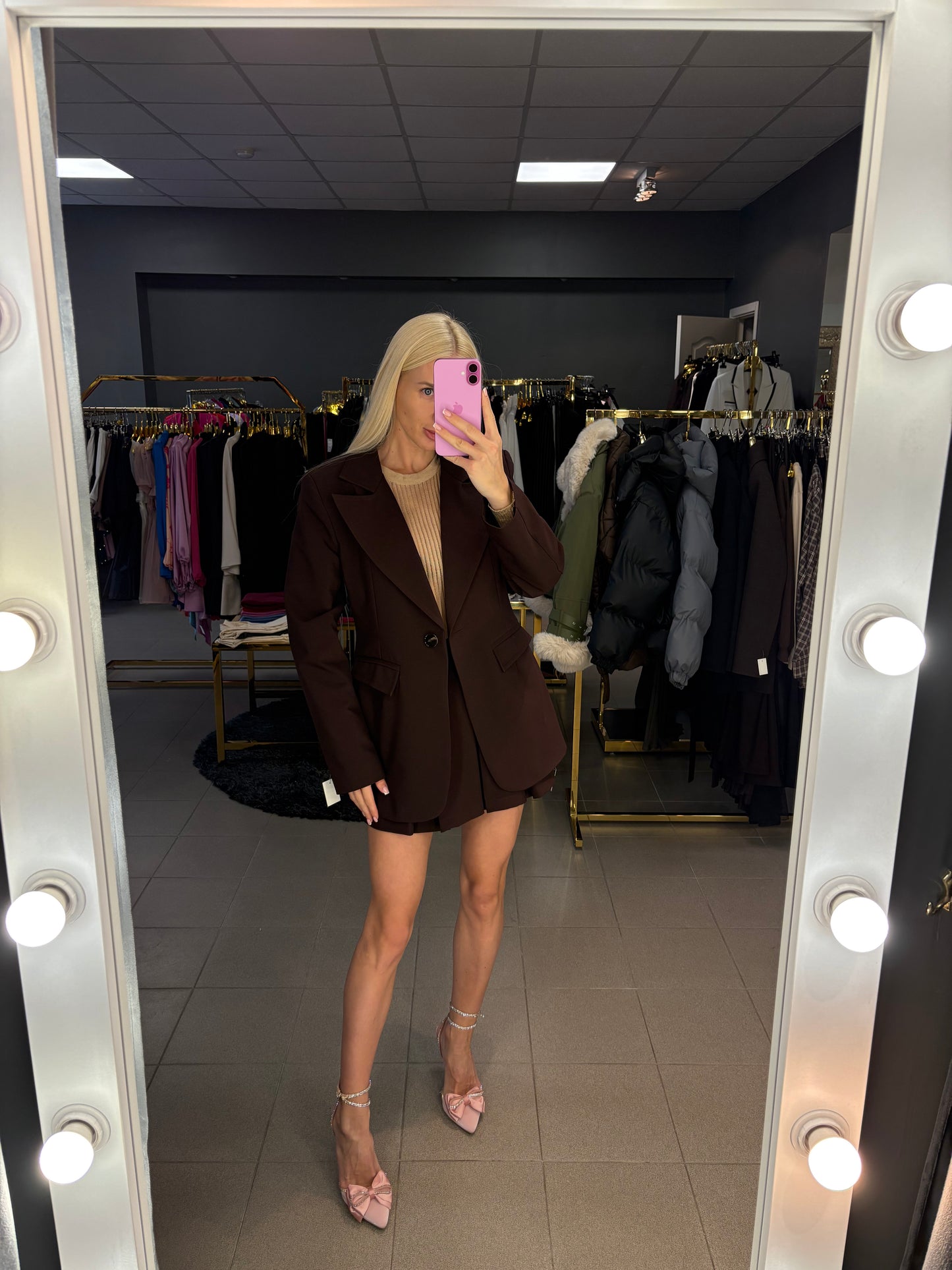 Įliemenuotas švarkas