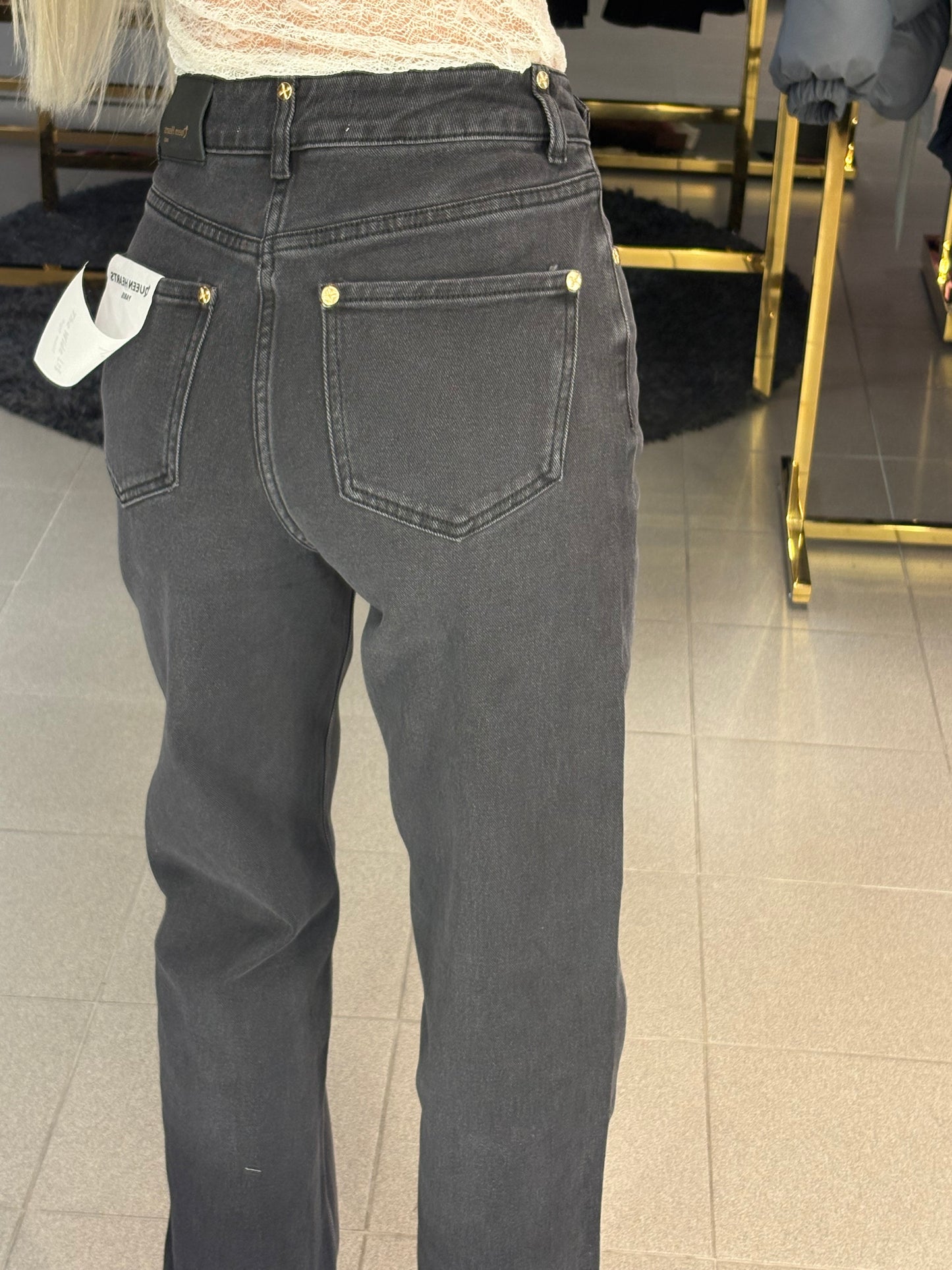 Džinsai su aukso detalėmis