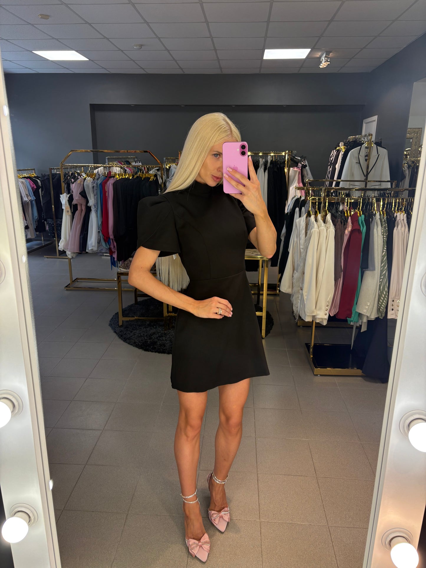 Suknelė atvira nugara