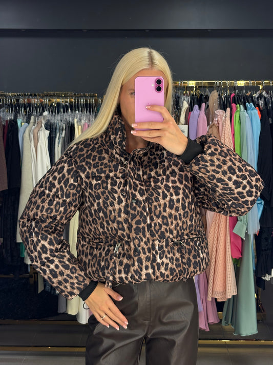 Leopardo rašto striukė