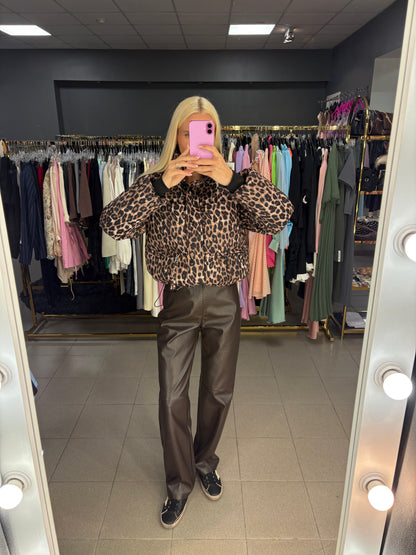 Leopardo rašto striukė