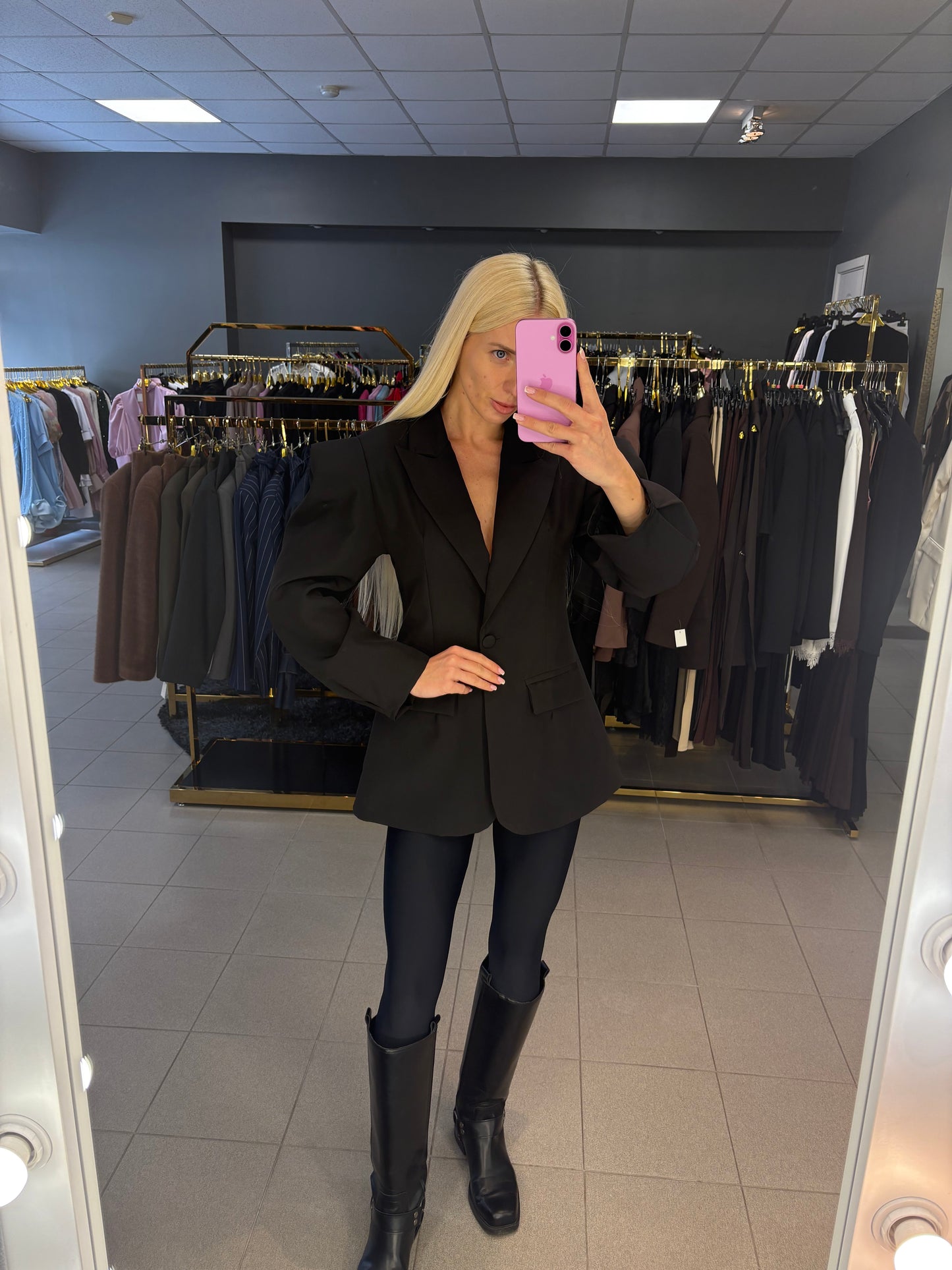 Įliemenuotas švarkas