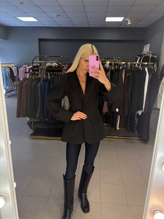 Įliemenuotas švarkas