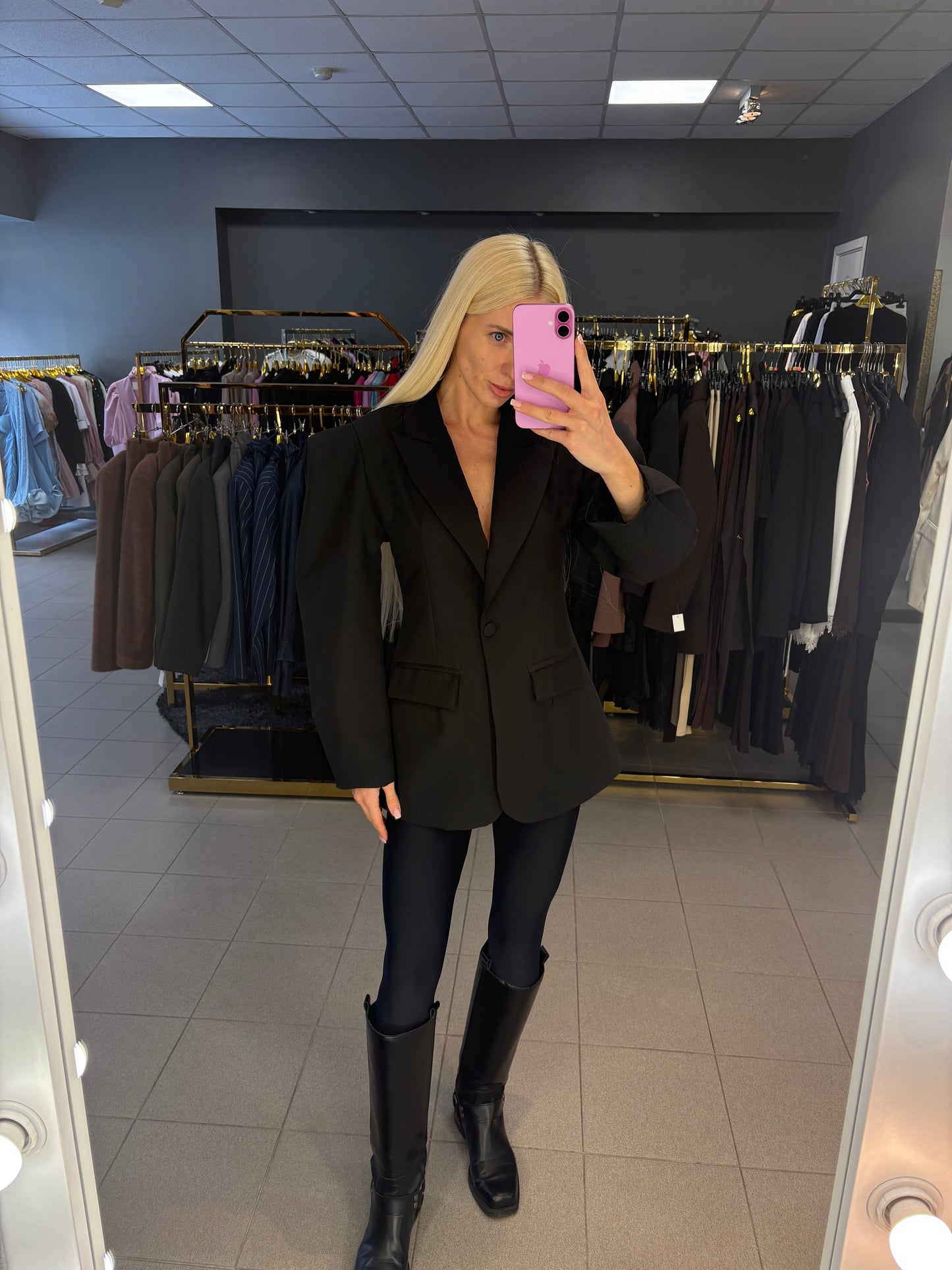 Įliemenuotas švarkas