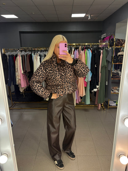 Leopardo rašto striukė