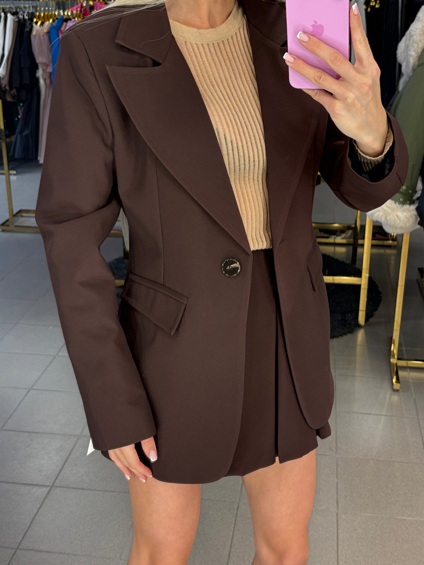 Įliemenuotas švarkas