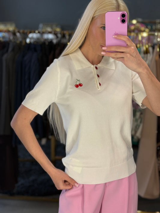 Polo megztinis su vyšniom