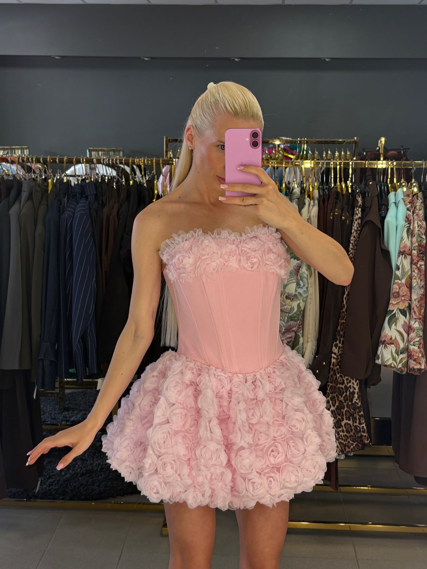 Mini modelio suknelė