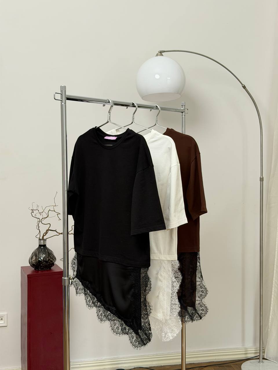 Marškinėliai su gipiūro detale