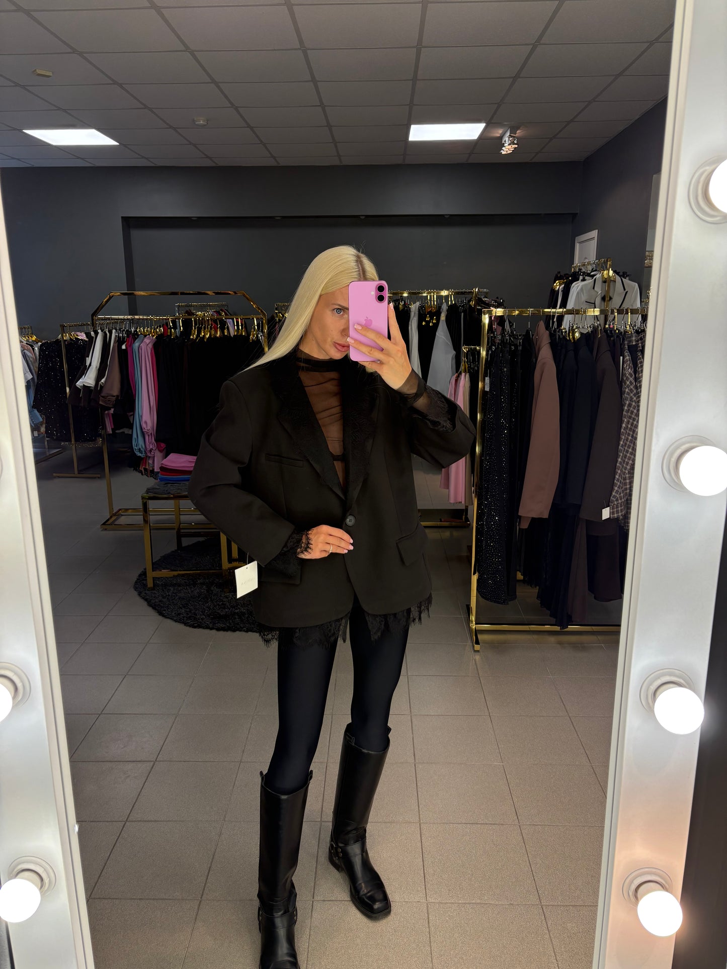 Švarkas su gipiūro detalėm