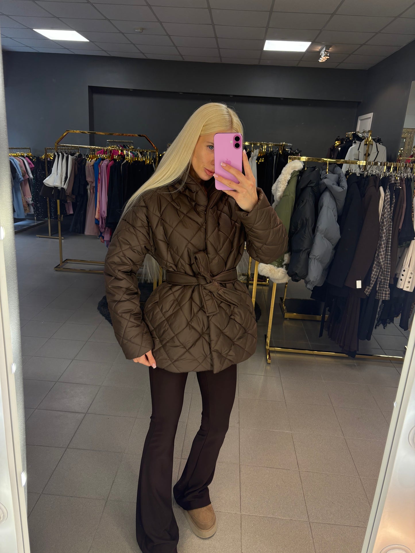 Šokolado spalvos striukė