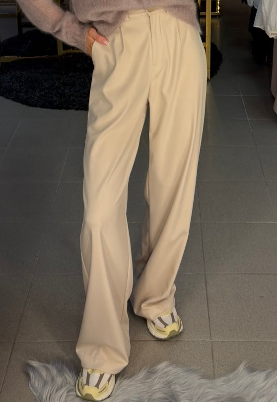 Nude spalvos kelnės