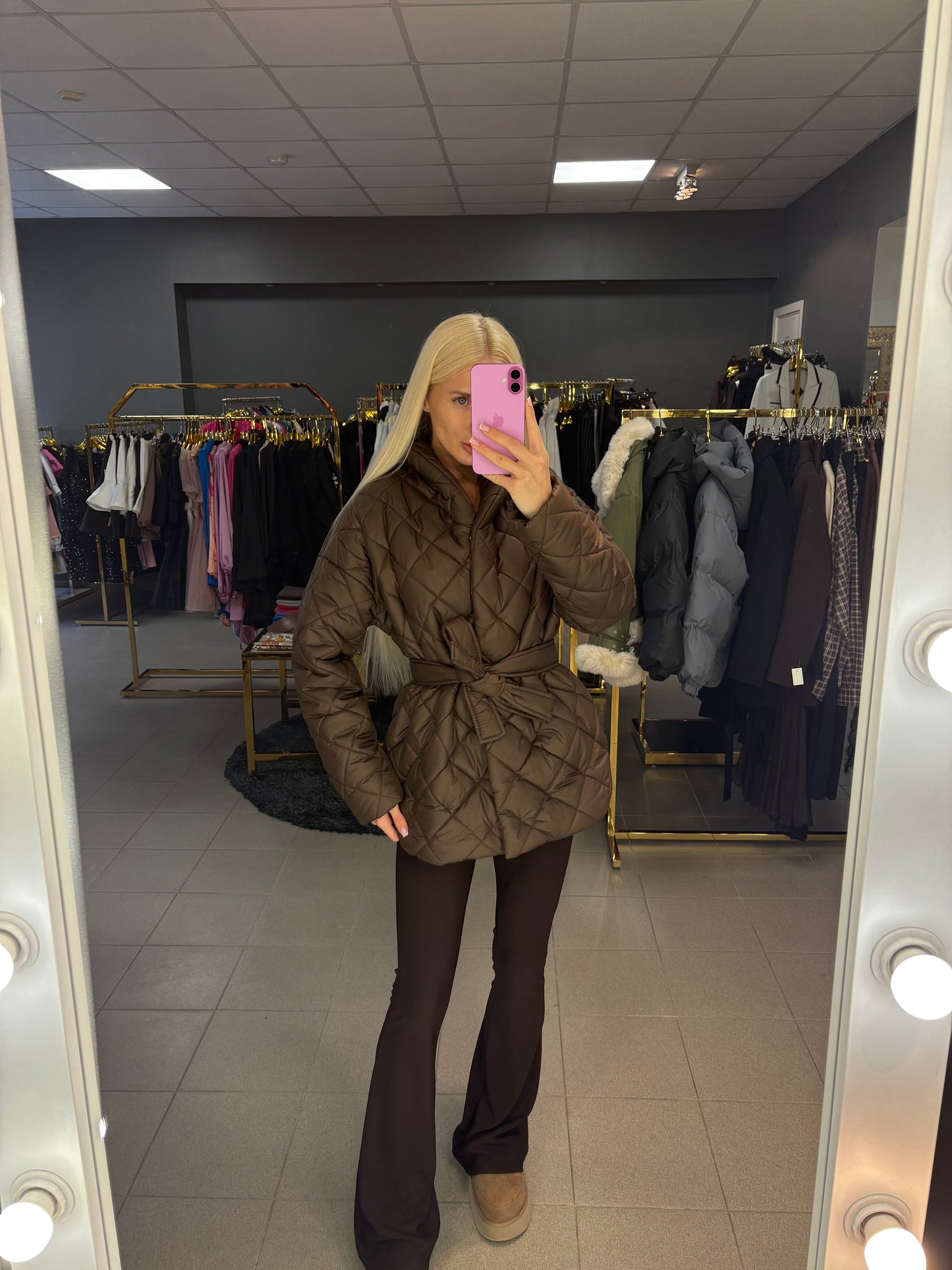 Šokolado spalvos striukė