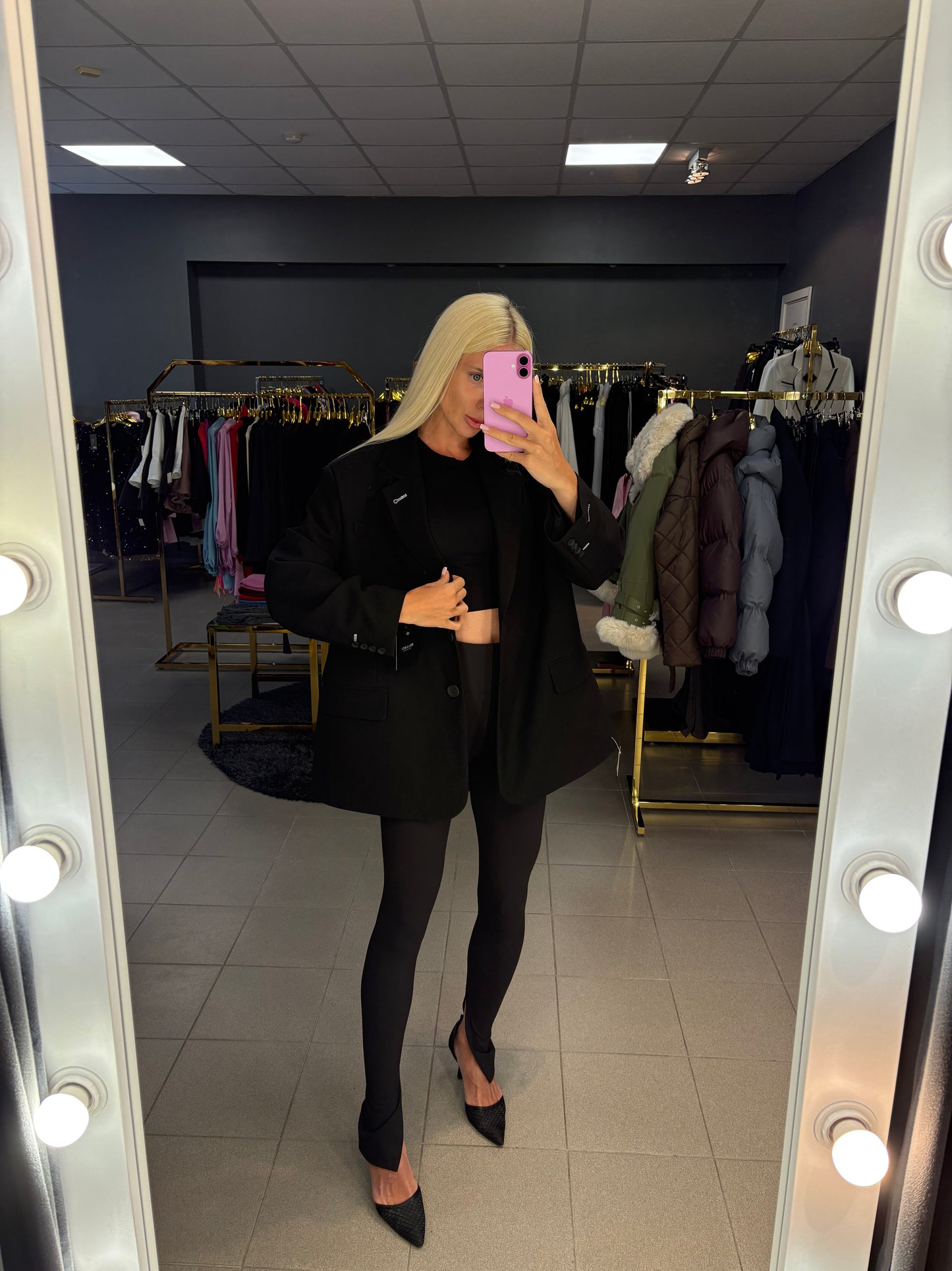 Tamprių kostiumėlis