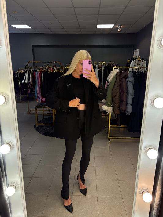 Tamprių kostiumėlis