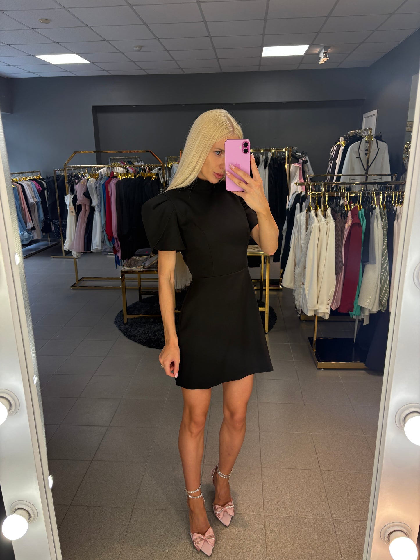 Suknelė atvira nugara