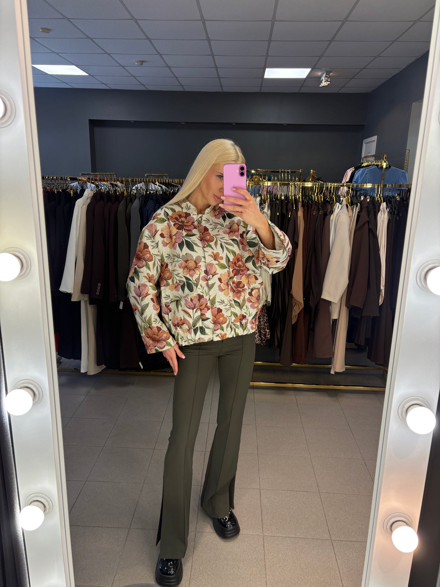 Geletas bomber stiliaus švarkas