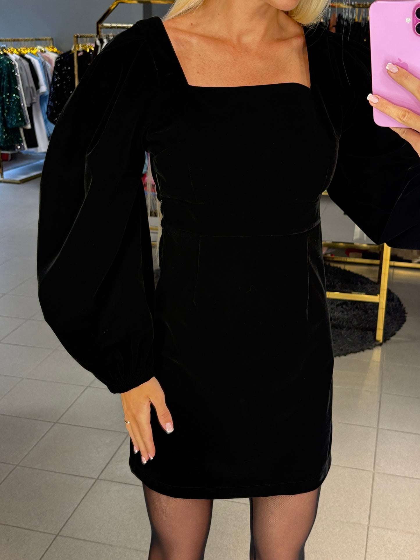 Barchato audinio suknelė