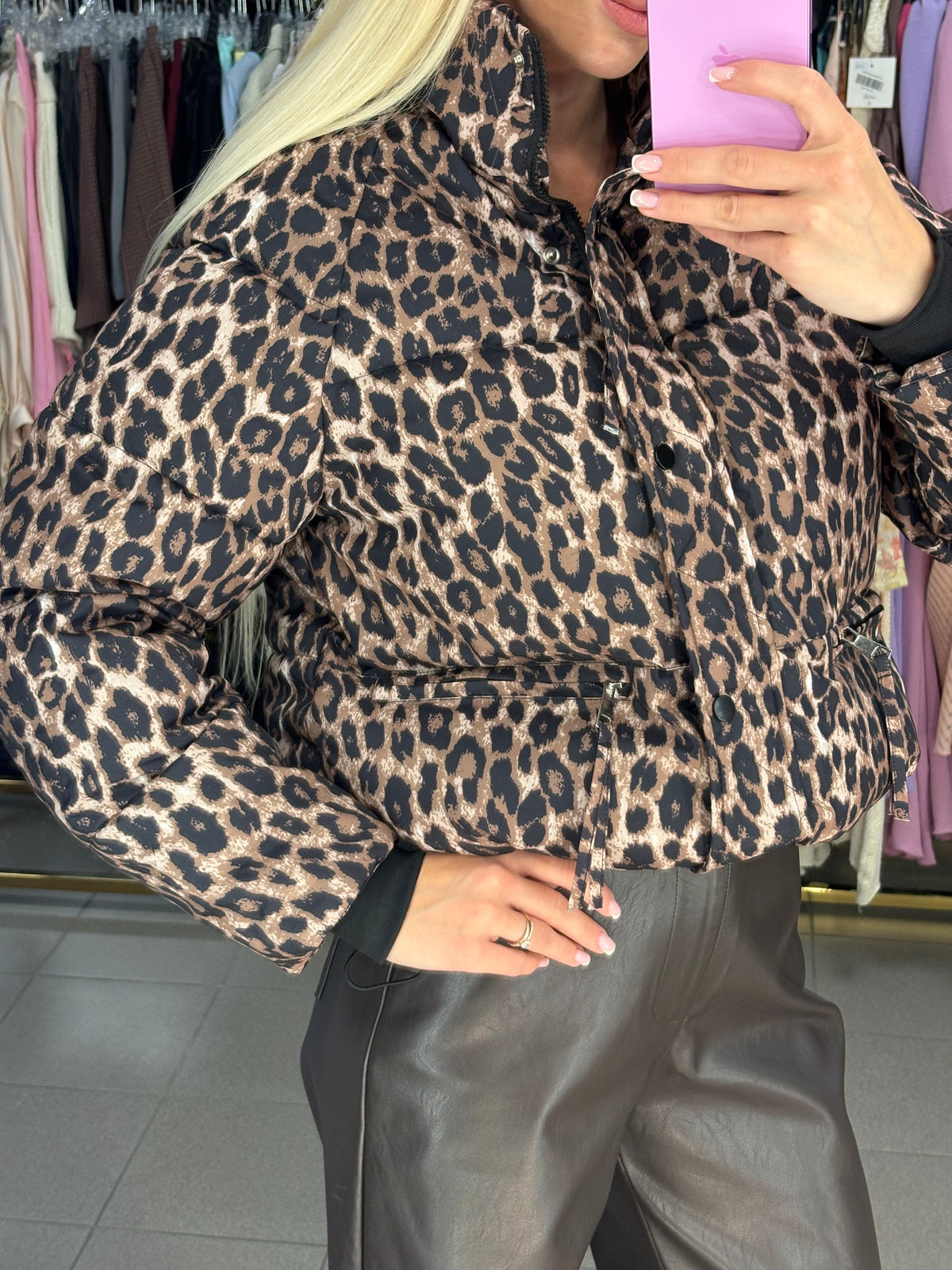 Leopardo rašto striukė