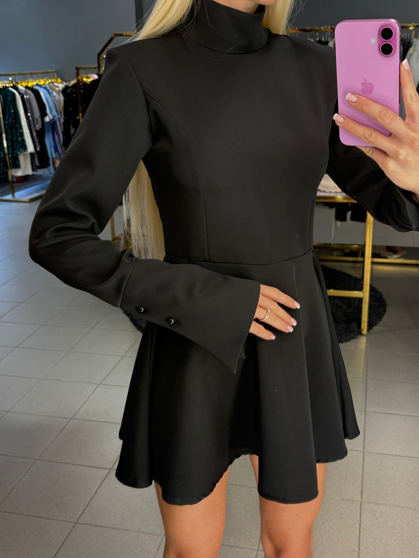 Suknelė su blizgančiu korsetu