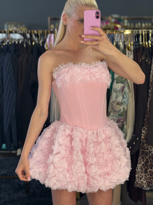 Mini modelio suknelė