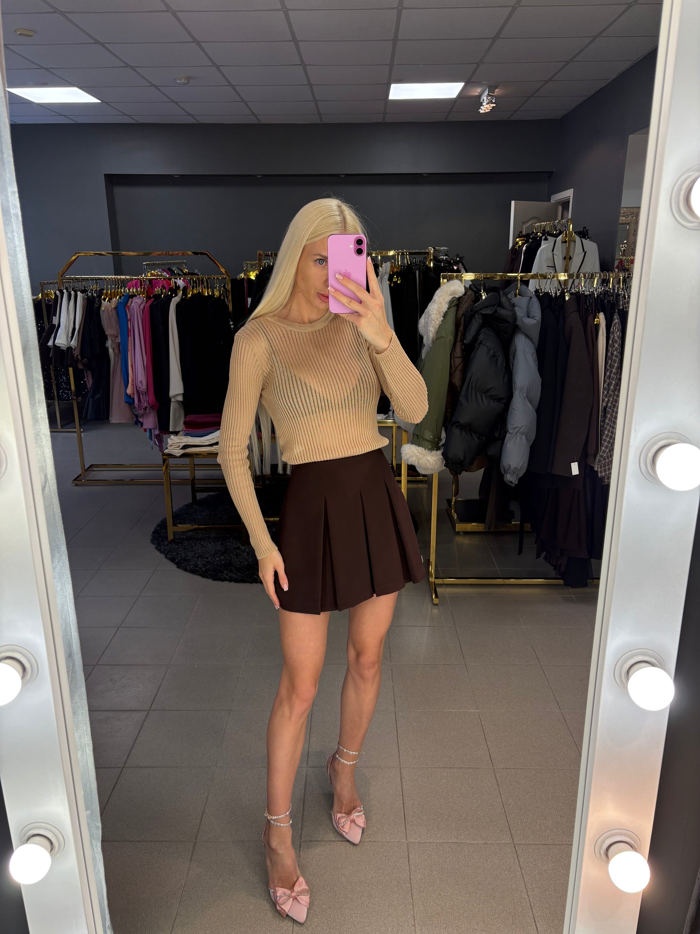 Sijonas (po apačia šortukai)