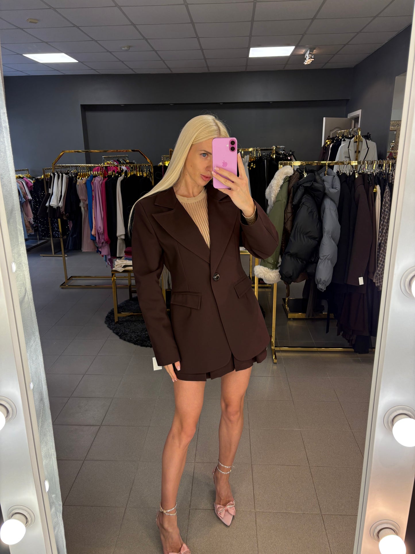 Sijonas (po apačia šortukai)