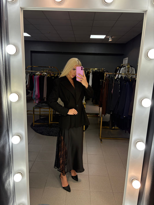 Satino sijonas su gipiūru