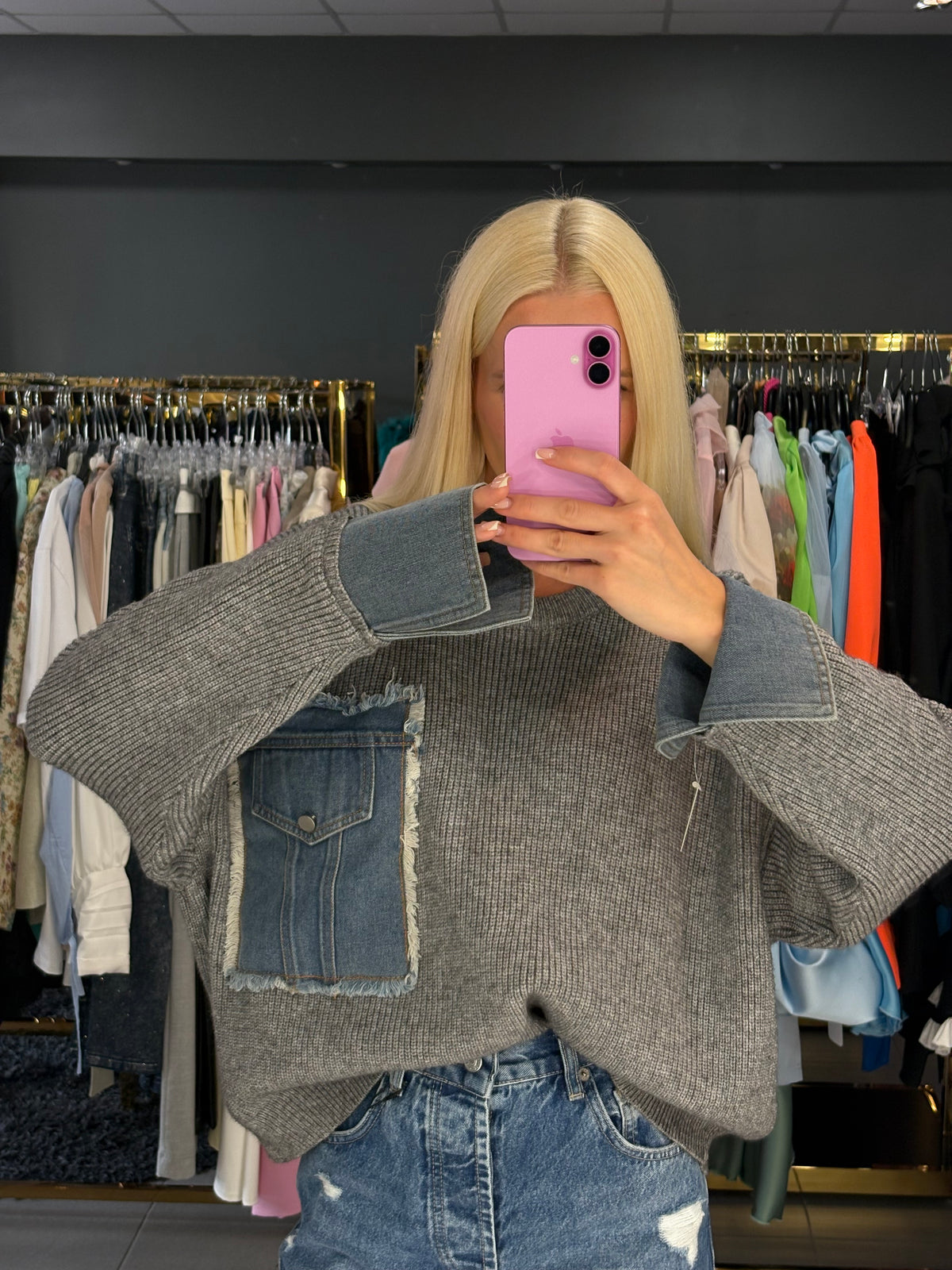 Megztinis su džinso detalėm